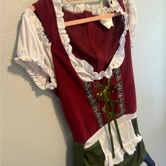 Beer Garden Girl 🍻 - Picture 8 of 8